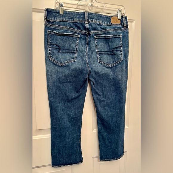 American Eagle Artist Crop Jeans 12 Short | Super Stretch Distressed - Picture 7 of 8